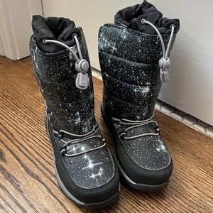 Like new Starry night black Lands’ End Snow boots boys size 1